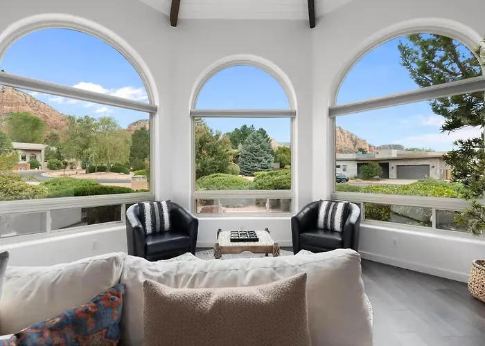 Chapel Showstopper! Walk To Trails, Private Yard
