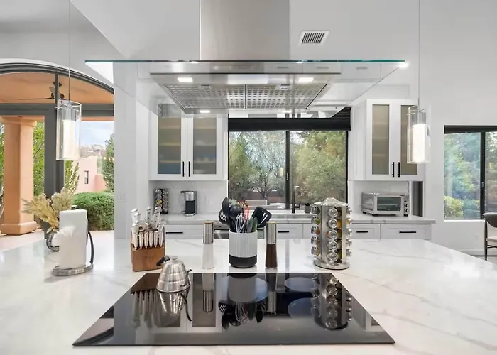 Chapel Showstopper! Walk To Trails, Private Yard