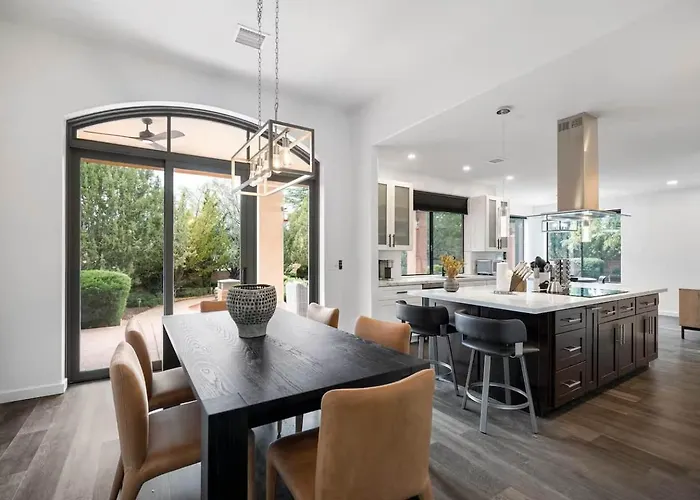 Chapel Showstopper! Walk To Trails, Private Yard Sedona