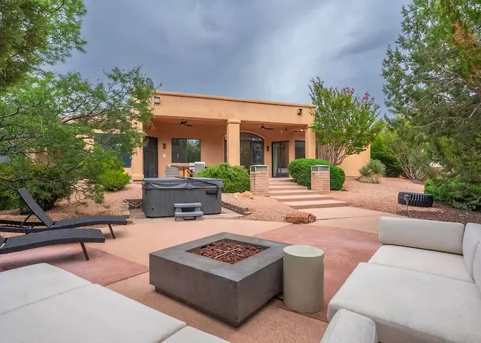 Chapel Showstopper! Walk To Trails, Private Yard