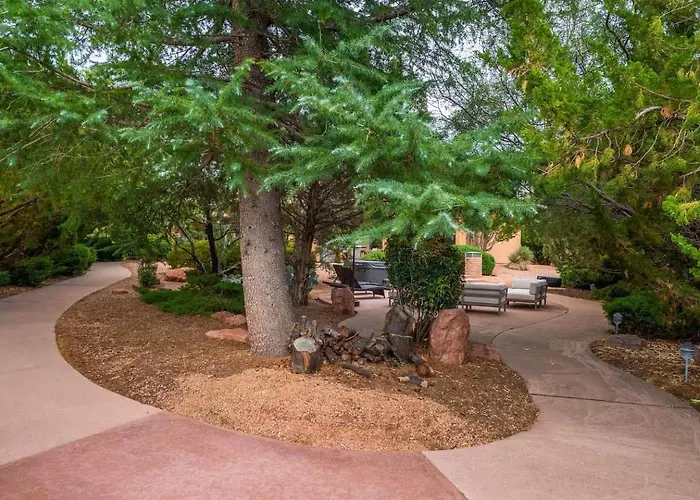 Chapel Showstopper! Walk To Trails, Private Yard Sedona