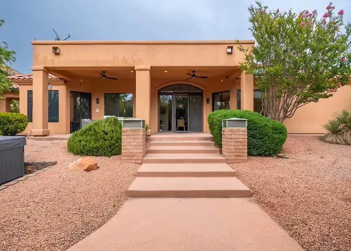 Chapel Showstopper! Walk To Trails, Private Yard