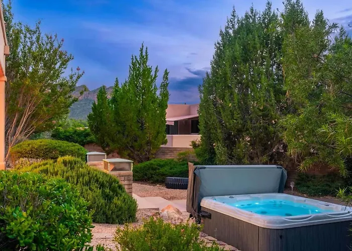 Chapel Showstopper! Walk To Trails, Private Yard *
