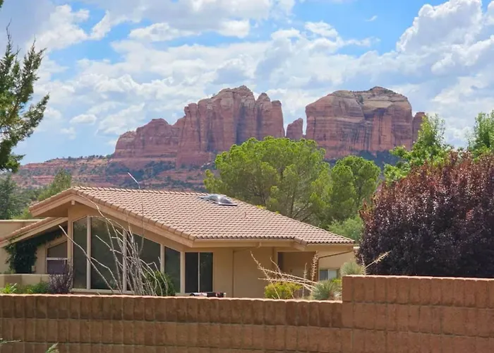 Chapel Showstopper! Walk To Trails, Private Yard *