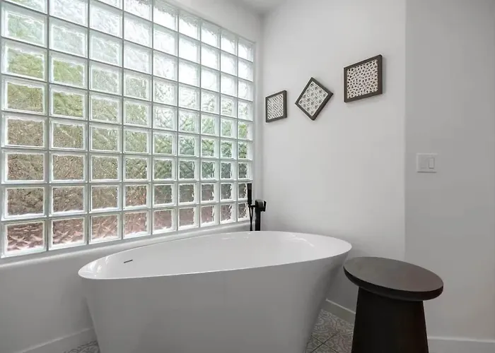 Chapel Showstopper! Walk To Trails, Private Yard Dom wakacyjny