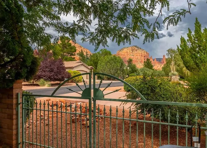 Chapel Showstopper! Walk To Trails, Private Yard Sedona